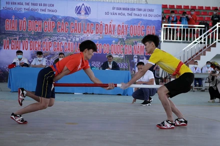 Tranh tài ở bộ môn đẩy gậy.