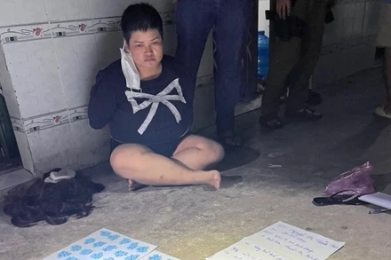 Đối tượng Nguyễn Thị Thanh Thảo bị bắt quả tang cùng tang vật ma túy.
