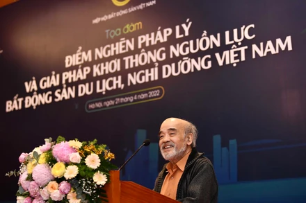 GS, TSKH Đặng Hùng Võ - Nguyên Thứ trưởng Bộ Tài nguyên và Môi trường trình bày tham luận tại Tọa đàm. (Ảnh: BTC)