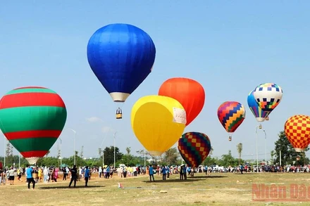 Quang cảnh Lễ hội khinh khí cầu.