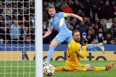 De Bruyne ghi bàn duy nhất của trận đấu, mang về chiến thắng cho Man City. (Ảnh: Daily Mail) 