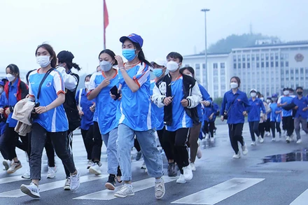 Đoàn viên, hội viên, thanh niên tỉnh Sơn La chạy hưởng ứng chặng 4 chương trình “Những bước chân vì cộng đồng”.