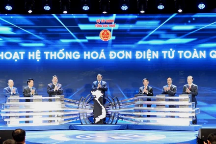 Thủ tướng Phạm Minh Chính dự Lễ công bố kích hoạt hệ thống hóa đơn điện tử toàn quốc.