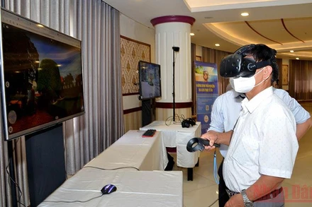 Hỗ trợ du khách trải nghiệm điểm tham quan du lịch bằng công nghệ 3D thực tế ảo.