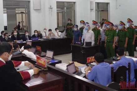 Các bị cáo tại phiên tòa. (Ảnh: PHONG NGUYÊN)