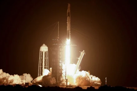 Vụ phóng diễn ra vào lúc 14 giờ 52 ngày 27/4 (giờ Việt Nam). (Ảnh: Reuters)