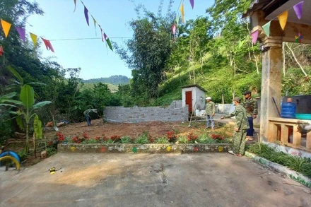 Các đơn vị đo diện tích, chuẩn bị xây dựng “Bếp ăn yêu thương” tại điểm bản A Má I, xã Lóng Sập.