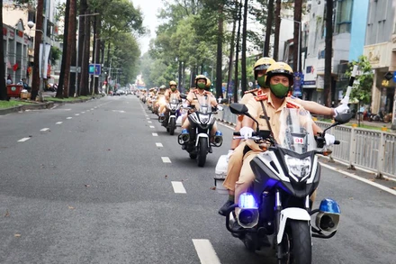 Lực lượng Cảnh sát giao thông tuần tra trên tuyến đường Trần Hưng Đạo sau lễ ra quân.