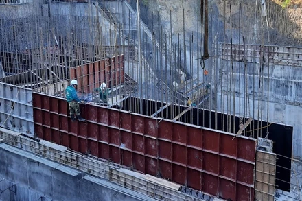 Nhiều doanh nghiệp ở Điện Biên đang gặp khó khăn vì bất cập trong công bố giá vật liệu xây dựng của liên Sở Xây dựng-Tài chính.