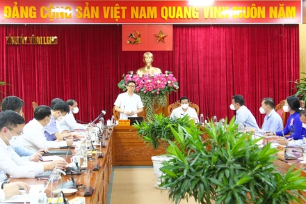 Phó Thủ tướng Vũ Đức Đam phát biểu chỉ đạo tại buổi làm việc. (Ảnh: BÁ DŨNG) 