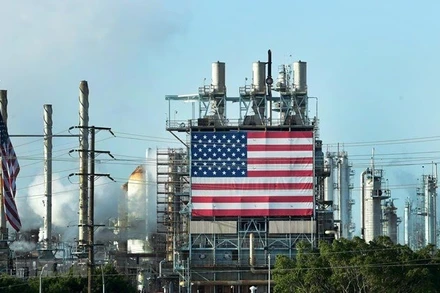 Cơ sở lọc dầu Wilmington của Mỹ ở Los Angeles, California. (Ảnh: AFP/TTXVN)