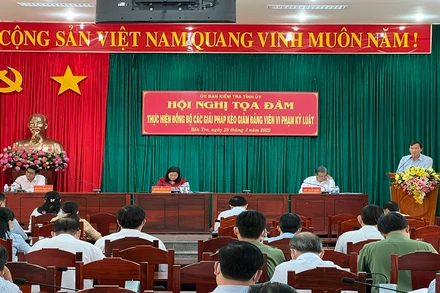 Quang cảnh buổi tọa đàm.