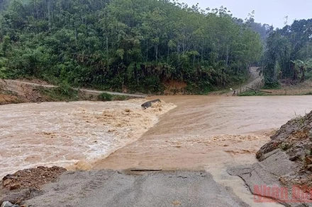 Thi thể nạn nhân được tìm thấy cách nơi xe bị cuốn trôi khoảng 500m