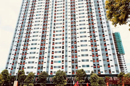 Chung cư HH3-HH4 Đồng Quốc Bình (quận Ngô Quyền) được xây mới với quy mô 1.456 căn hộ đã được bố trí cho dân các khu chung cư cũ đến sinh sống.