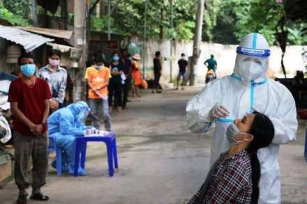 Lấy mẫu xét nghiệm SARS-CoV-2 tại thành phố Biên Hòa, tỉnh Đồng Nai vào tháng 9/2021.