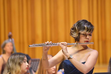 Nghệ sĩ sáo Lê Thư Hương.