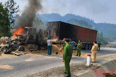 Hiện trường vụ cháy trên đường Hồ Chí Minh.