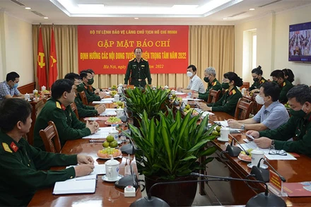 Đại tá Đinh Quốc Hùng, Bí thư Đảng ủy Đoàn 969, Chính ủy Bộ Tư lệnh Bảo vệ Lăng Chủ tịch Hồ Chí Minh chủ trì buổi gặp mặt. 