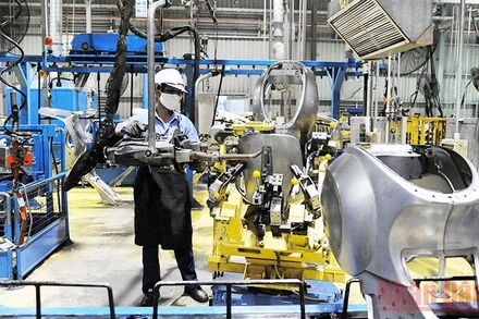 Sản xuất và lắp ráp xe máy tại Công ty TNHH Piaggio Việt Nam (Khu công nghiệp Bình Xuyên, tỉnh Vĩnh Phúc). (Ảnh: LÂM THANH)