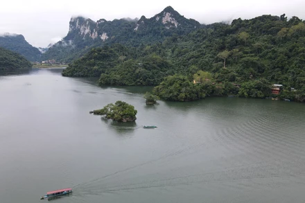 Một góc di tích quốc gia đặc biệt hồ Ba Bể.