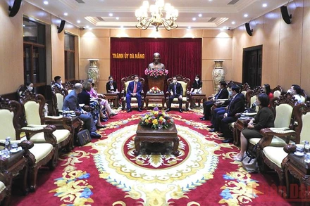 Ngài Marc Knapper, tân Đại sứ Hoa Kỳ tại Việt Nam làm việc với lãnh đạo Thành ủy Đà Nẵng.