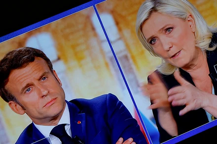 Hình ảnh cử tri Pháp bỏ phiếu bầu Tổng thống