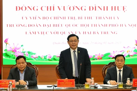 Đồng chí Vương Đình Huệ, Ủy viên Bộ Chính trị, Bí thư Thành ủy phát biểu ý kiến tại buổi làm việc.