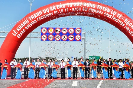 Nghi lễ cắt băng khánh thành tuyến đường Lộ Tẻ - Rạch Sỏi.