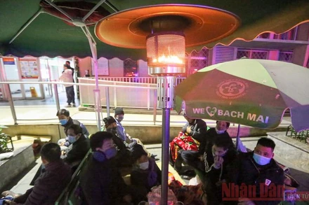 Ấm lòng những cây sưởi ở Bệnh viện Bạch Mai cho người nhà bệnh nhân