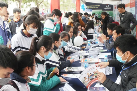 Hơn 3.000 học sinh Nghệ An dự ngày hội tư vấn tuyển sinh