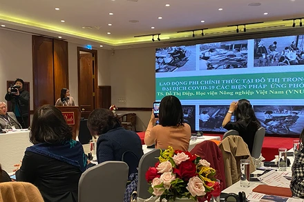 Đại diện nhóm nghiên cứu của Học viện Nông nghiệp Việt Nam thông tin về kết quả nghiên cứu.