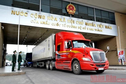 Chuyến hàng “xông đất” năm mới ở Cửa khẩu Kim Thành Lào Cai lúc 7 giờ sáng ngày 1-1-2021.