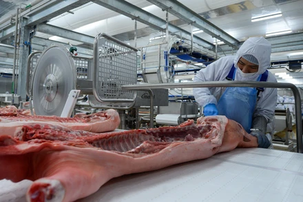 Dây chuyền sản xuất thịt tại Tổ hợp MEATDeli Sài Gòn.