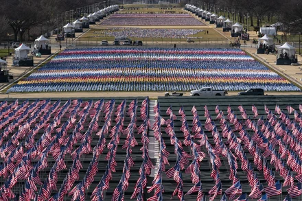 Quốc kỳ Mỹ đặt tại khu vực National Mall trước lễ nhậm chức của ông Biden và bà Harris. (Ảnh: AP)