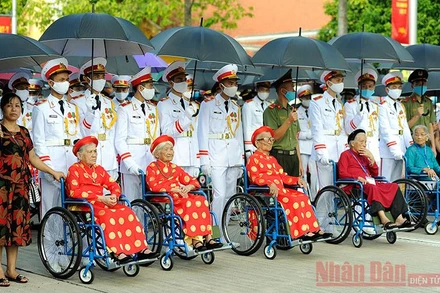 Công tác chăm sóc người có công ghi nhiều dấu ấn trong giai đoạn 2016-2020 (Ảnh minh họa: Gặp mặt đại biểu Bà mẹ Việt Nam Anh hùng toàn quốc năm 2020 tại Hà Nội - Ảnh: Đăng Khoa).