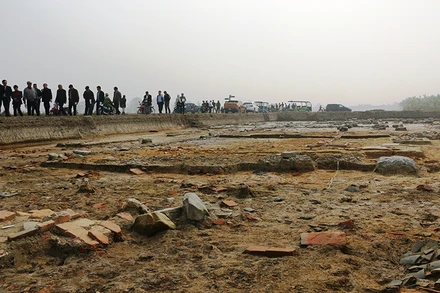 Khu vực khai quật khảo cổ học trong nội Thành nhà Hồ.