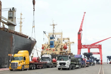 Hàng nhập khẩu không nhiều và không chứa trong container là một trong những nguyên nhân dẫn đến thiếu hụt container chứa hàng nông sản xuất khẩu. 