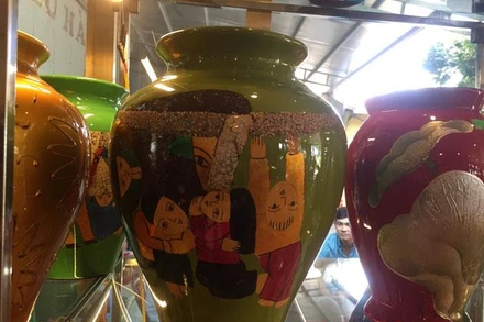 Sản phẩm sơn mài xuất khẩu ở làng sơn mài Hạ Thái, Thường Tín, Hà Nội.