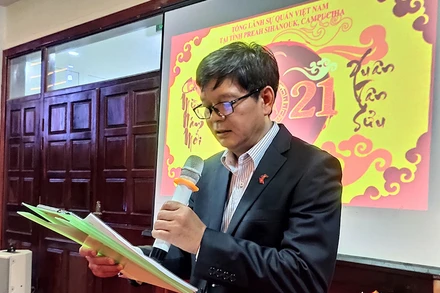 Tổng Lãnh sự Vũ Ngọc Lý phát biểu ý kiến.