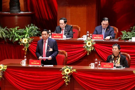 Đồng chí Phạm Minh Chính, Ủy viên Bộ Chính trị, Bí thư Trung ương Đảng, Trưởng Ban Tổ chức Trung ương thay mặt Đoàn Chủ tịch điều hành phiên tham luận.