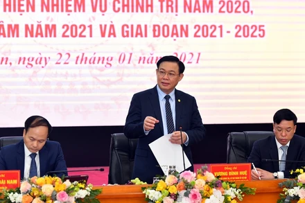 Đồng chí Vương Đình Huệ, Ủy viên Bộ Chính trị, Bí thư Thành ủy phát biểu ý kiến tại buổi làm việc.