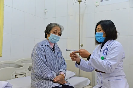 Bệnh nhân đái tháo đường được hướng dẫn cần kiểm tra sức khỏe định kỳ.