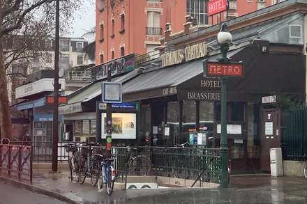 Ngành dịch vụ ở Pháp như nhà hàng, quán bar, khu trượt tuyết, rạp chiếu phim hoặc bảo tàng có thể phải đóng cửa đến tận tháng 3.