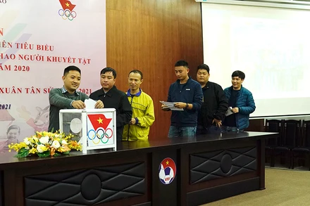 Các phóng viên thể thao bầu chọn tại Hà Nội.