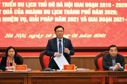 Đồng chí Vương Đình Huệ, Ủy viên Bộ Chính trị, Bí thư Thành ủy phát biểu ý kiến tại hội nghị. Ảnh: Duy Linh