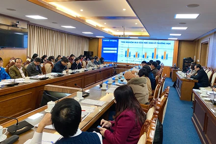 Các đại biểu tập trung thảo luận những nội dung liên quan đến mô hình Trường học an toàn, thân thiện và bình đẳng.