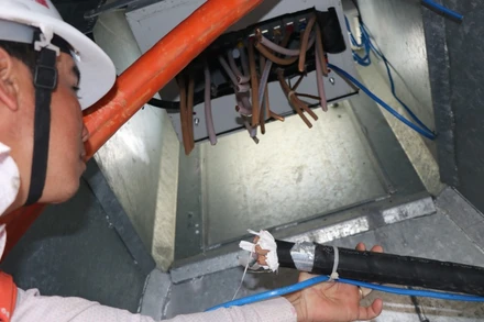 Một số hình ảnh tại dự một số vị trí tủ điện, hố ga đã bị kẻ gian tháo gỡ lấy cắp.