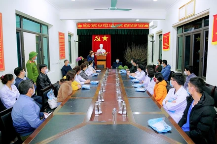 60 nhân viên y tế đến từ Bệnh viện Việt Nam-Thụy Điển và Trường Cao đẳng Y tế Quảng Ninh đã có mặt tại Đông Triều từ 0 giờ ngày 29-1.