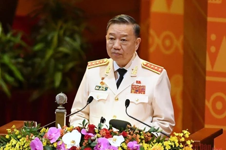 Bộ trưởng Công an Tô Lâm trình bày tham luận. 