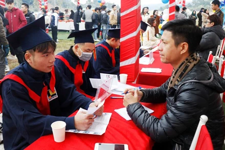 Hàng trăm sinh viên người DTTS được các doanh nghiệp phỏng vấn và tiếp nhận vào làm việc sau khi tốt nghiệp.